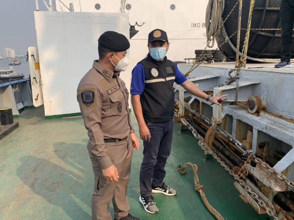 พล.ต.อ.สุรเชษฐ์ เข้ม ผลักดันเรือประมง IUU ขนปลาทูน่ากว่า 250 ล้านบาท ออกนอกราชอาณาจักร หลังพบทำประมงผิดกฎหมาย