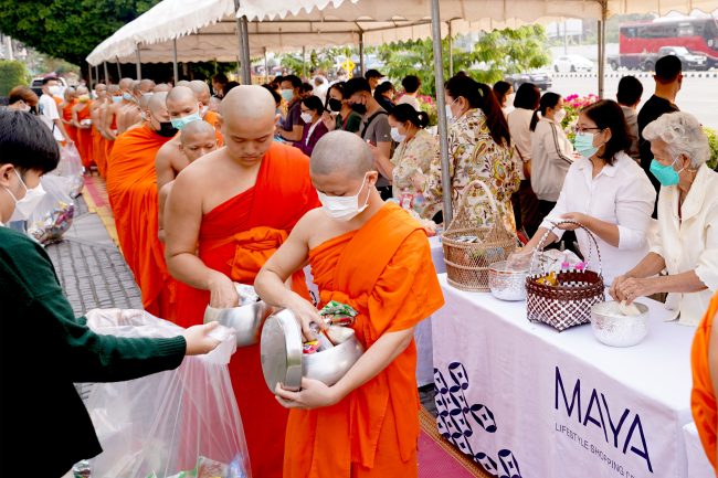 เชียงใหม่-ศูนย์การค้าเมญ่าฯ ร่วมสืบสานประเพณีไทย “ตักบาตรออมบุญ น้อมบูชาพระพุทธคุณ” เนื่องในวันมาฆบูชา ประจำปี 2566