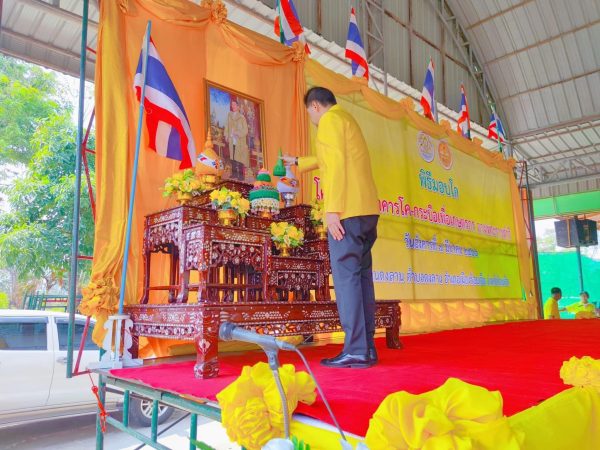 ร้อยเอ็ด…จังหวัดร้อยเอ็ดมอบโค-กระบือ เพื่อเกษตรกร ตามพระราชดำริ จำนวน 70 ตัว มูลค่ากว่า 1,890,000 บาท