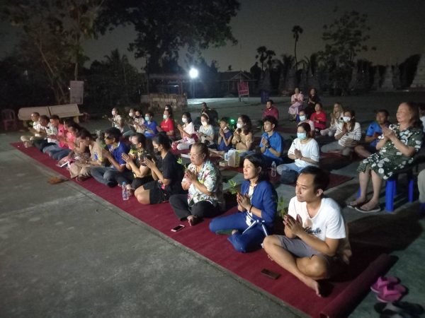 ปทุมธานี ศิษยานุศิษย์แห่ “ไหว้ขอพรบูชาพระราหู” วัดแจ้ง สามโคก พร้อมของดำ 8 กันอย่างคึกคัก