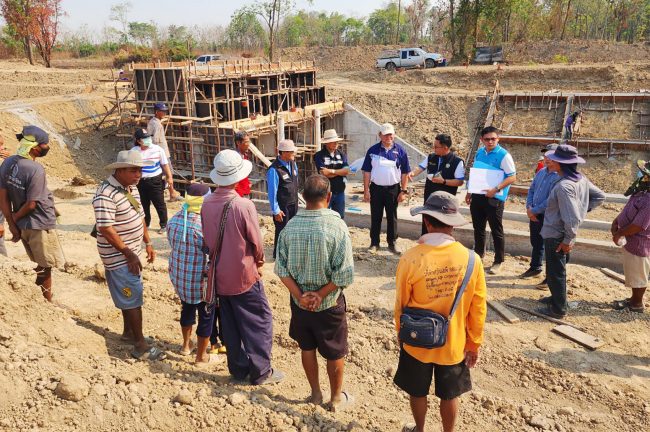 พิจิตร-ป.ป.ช.พิจิตร ลงพื้นที่ตรวจชลประทานสร้าง ปตร.งบ20ล้านเหตุชาวบ้านร้องทุกข์อยากได้น้ำทำนา