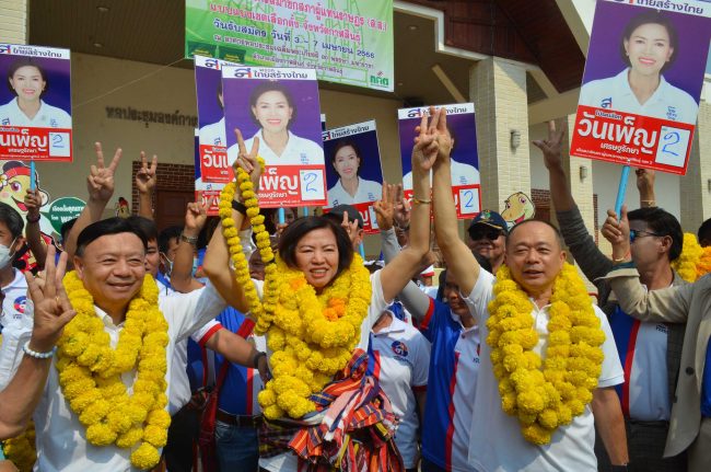 กาฬสินธุ์รับสมัครเลือกตั้งส.ส.กาฬสินธุ์คึกคักตบเท้ามาก่อนเวลาหวังได้เบอร์สวย