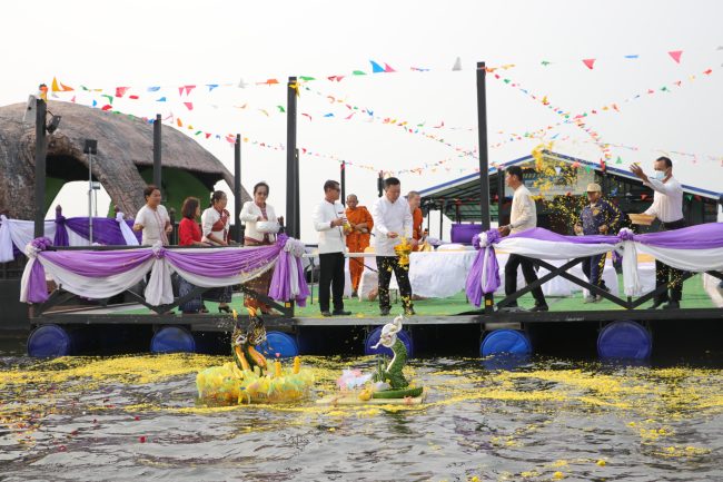 กาฬสินธุ์สองฟากฝั่งร่วมทำบุญสะพานเทพสุดาสืบชะตาลำปาว