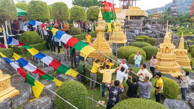 “ ธงมนตรา ” จากประเทศภูฏาน ปลิวสะบัด ที่สวนนงนุช สัญลักษณ์ตัวแทนแห่งความโชคดี