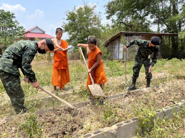 ลำปาง-มอบเมล็ดพันธุ์พืชพระราชทาน