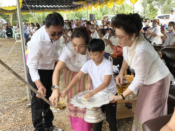 ตราด-พุทธศาสนิกชนร่วมบุญพิธีบวงสรวงเททองหล่อพระพุทธรูปปางนาคปรก ขนาดหน้าตัก 32 นิ้ว ที่วัดวิสิทธิการาม (วัดไม้รูด) ต.ไม้รูด อ.คลองใหญ่ จ.ตราด