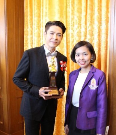 สมาคมนักวิทยุและโทรทัศน์ฯ จัดงานพระราชทานรางวัล “เทพทอง” ครั้งที่ ๒๑ แก่องค์กรดีเด่น นักวิทยุกระจายเสียงดีเด่น นักวิทยุโทรทัศน์ดีเด่น และผู้ทำคุณประโยชน์ต่อสังคมและประเทศชาติ