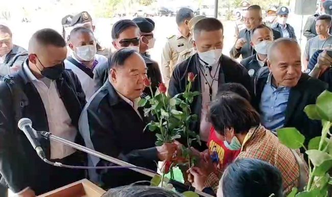 ประจวบคีรีขันธ์-“พลเอก ประวิตร” ลงพื้นที่ประจวบฯ-เพชรบุรี สั่งคุมเข้มแผนการใช้น้ำให้เพียงพอตลอดแล้ง พร้อมวางแผนพัฒนาแหล่งน้ำ รองรับความต้องการใช้น้ำในอนาคต