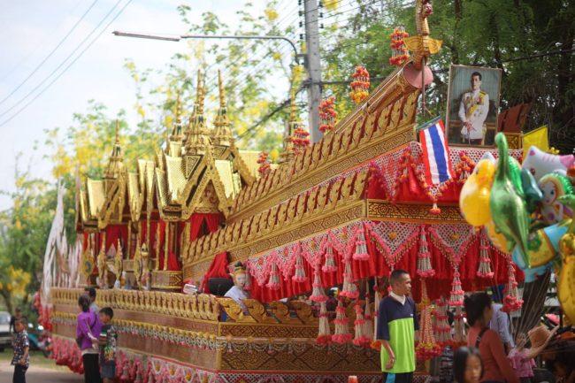 กาฬสินธุ์เริ่มแล้วบุญบั้งไฟขอฝนพ้นภัยแล้งรณรงค์เลือกตั้งส.ส.