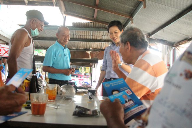 “รัชดา” แกนนำ ปชป.ลุยตลาดสดเมืองยะลา ช่วยผู้สมัคร ส.ส.ประชาธิปัตย์ เขต 1 ยะลา หาเสียงโค้งสุดท้ายก่อนเลือกตั้ง