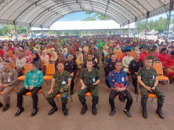 นราธิวาส-มทภ.4 เดินหน้า “ศานติ สานต่ออนุรักษ์ ฟื้นฟู สืบสานศิลปะวัฒนธรรมท้องถิ่นเสน่ห์ชายแดนใต้ คนร่วมงานเต็มเพียบ