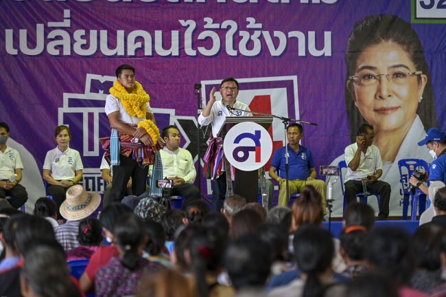 ร้อยเอ็ด-“ไทยสร้างไทย” ปลุกพลังคนอีสานสร้างเขตเศรษฐกิจพิเศษ ชูความเจริญเทียบสิงคโปร์ เปลี่ยนทุ่งกุลาร้องไห้ เป็นทุ่งแห่งความสุข