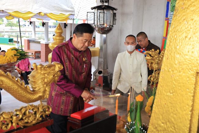 ร้อยเอ็ด…จังหวัดร้อยเอ็ด-เทศบาลเมืองร้อยเอ็ดจัดงานบุญเบิกบ้าน(บุญชำฮะ)ใส่บาตรพระสงฆ์ สักการะเจ้าพ่อหลักเมืองประจำปี 2566