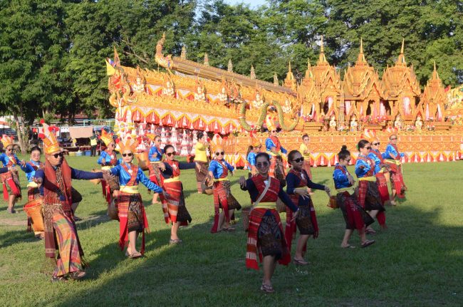 กาฬสินธุ์ชาวหนองสอเอาบุญใหญ่บุญบั้งไฟขอฝนเติมน้ำเข้าเขื่อนลำปาว