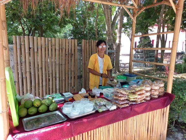 ปทุมธานี ” เปิดแล้ว” ตลาดโบราณวัดสิงห์ สามโคก ชาวบ้านอุดหนุน กันเพียบ !!!