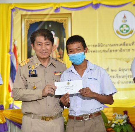 จันทบุรีจัดโครงการคลินิกเกษตรเคลื่อนที่ในพระราชานุเคราะห์ สมเด็จพระบรมโอรสาธิราชฯ สยามมกุฎราชกุมาร และโครงการบูรณาการแก้ไขปัญหาความเดือดร้อนของประชาชนแบบพุ่งเป้าทุกมิติอย่างยั่งยืน อำนวยความสะดวกประชาชนและเกษตรกรในพื้นที่