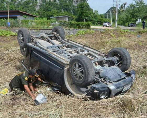 สระบุรี/ม้าเหล็กขบวนสินค้าจากหนองคายเข้ากรุงเสยปิคอัพครอบครัวผู้รับเหมาที่แก่งคอยเสียชีวิต 2 เจ็บ 3