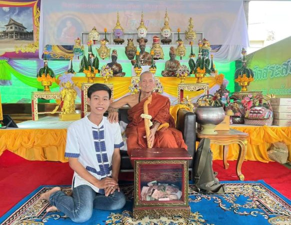 ลพบุรี ประชาชนนับพันคน เดินทางเข้ากราบไหว้หลวงปู่อุทัย สญฺญโต