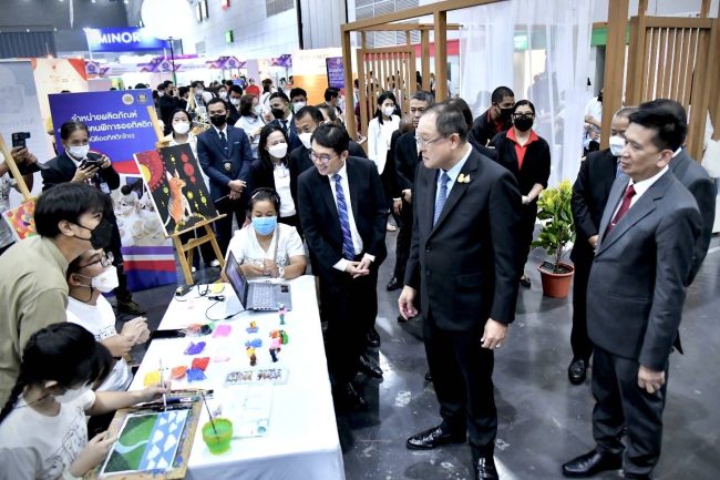 รมว. สุชาติ มอบ ผู้ช่วย รมว. เปิดงาน JOB EXPO THAILAND 2023 “คนไทยมีงานทำ คนหางาน งานหาคน”