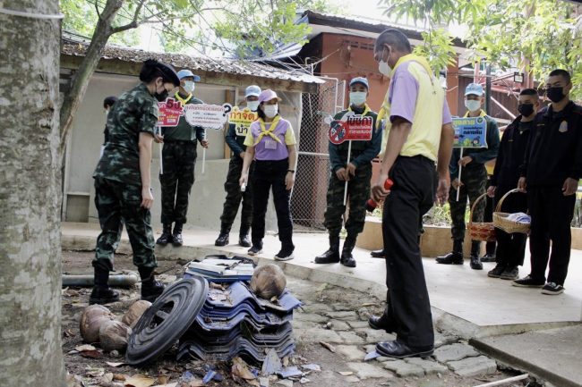 ลำปาง-จิตอาสา มทบ.32 เข้ากราบนมัสการ และถวายสังฆทาน แด่พระพรหมมงคลวัชโรดม เจ้าอาวาสวัดจองคำ และรณรงค์การป้องกันโรคที่เกิดจากยุงเป็นพาหะ