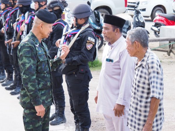 นราธิวาส-ผบ.บก.ควบคุมสุริโยทัย เน้นย้ำ เพิ่มมาตรการรักษาความปลอดภัยตามแนวชายแดน ไทย- มาเลเซีย ในห้วงเทศกาล วันอีดิ้ลอัฎฮา หรือวันรายอฮัจยี ของพี่น้องประชาชนไทยมุสลิมในพื้นที่สามจังหวัดชายแดนภาคใต้