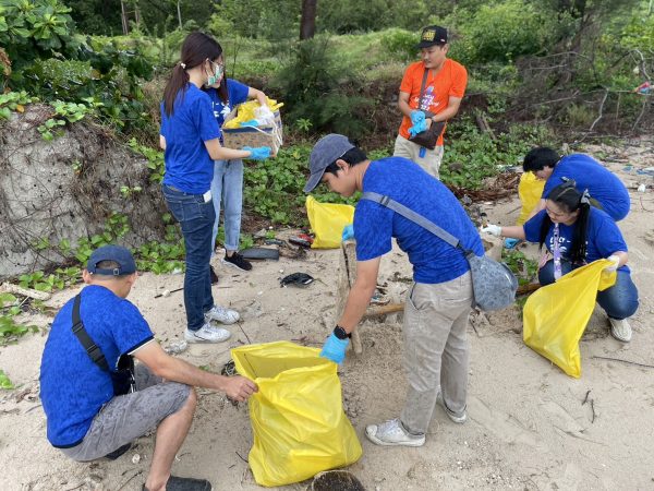 ทรภ.1 ร่วม บริษัท ลูซี่ อิเล็คทริค ประเทศไทย เก็บขยะชาดหาดดงตาล ฟื้นฟูสภาพแวดล้อมในทะเล