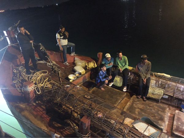 สงขลา-ตำรวจน้ำสงขลาไล่ล่าจับกุมเรือประมงเวียดนามที่ลักลอบเข้ามาทำการประมงคราดปลิงทะเลในน่านน้ำไทย