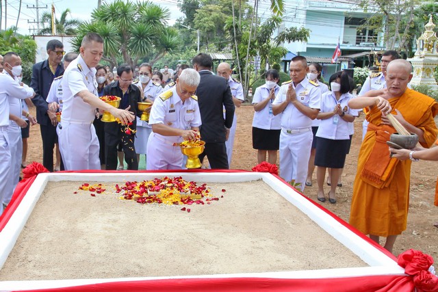 โรงเรียนสัตหีบ จัดพิธีวางศิลาฤกษ์ จัดสร้างพระอนุสาวรีย์ พลเรือเอก พระเจ้าบรมวงศ์เธอพระองค์เจ้าอาภากรเกียรติวงศ์ กรมหลวงชุมพรเขตอุดมศักดิ์ เนื่องในโอกาสครบรอบ 100 ปี การสิ้นพระชนม์