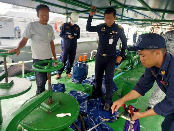 ทรภ.1/ศรชล.ภาค 1 จับน้ำมันกลางทะเลต่อเนื่อง ล่าสุดรวบ 2 เรือบรรทุกน้ำมันเถื่อน ปากน้ำประเเสร์ ระยอง กว่า 4.5 แสนลิตร