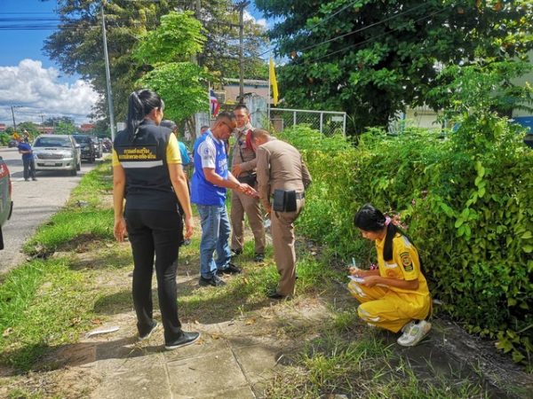 กาฬสินธุ์ระทึกอดีตตำรวจหนุ่มเครียดปีนเสาส่งสัญญาณโทรศัพท์