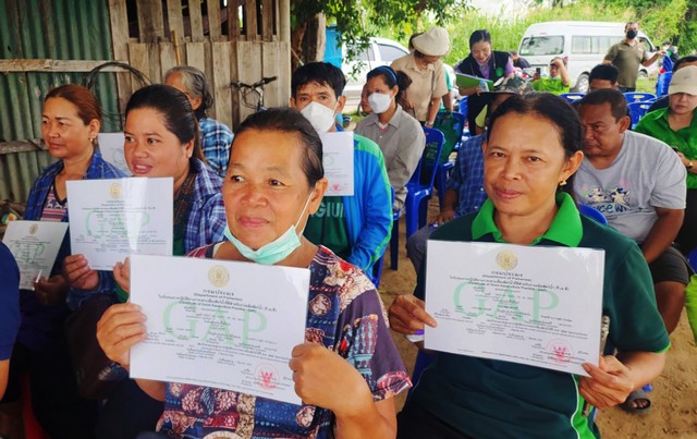 พิจิตร-ผู้ตรวจกระทรวงเกษตรทึ่งเกษตรกรเมืองชาละวันรวมกลุ่มเลี้ยงปลาแรดได้คุณภาพGAP