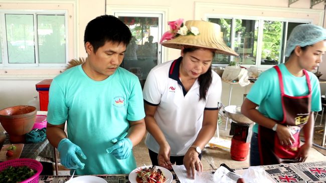 พิจิตร-สายแซ่บตัวจริงต้องโดน “ส้มตำปูนาคุณทิพย์” เมืองชาละวัน อร่อยนัวท้าให้ลอง