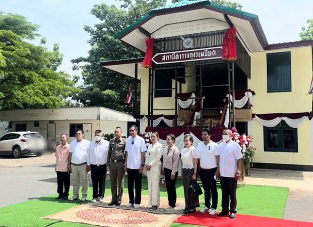 ลพบุรี ทอดผ้าป่าสามัคคีเพื่อสมทบทุนบูรณะซ่อมแซมอาคารที่ทำการสถานีตำรวจภูธรเพนียด หลังเก่า