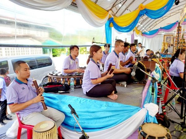 ปทุมธานี วงปี่พาทย์”บ้านบัวหลวง”ร่วมบรรเลงพิธีไหว้บูชาครูลิเกคณะศรรามน้ำเพชร ประจำปี 2566