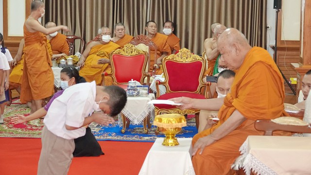 ปทุมธานี พระธรรมรัตนาภรณ์ ที่ปรึกษาเจ้าคณะภาค 1 มอบทุนการศึกษาพระเรียนบาลีและนักเรียนนักศึกษาจำนวน 401 ทุน