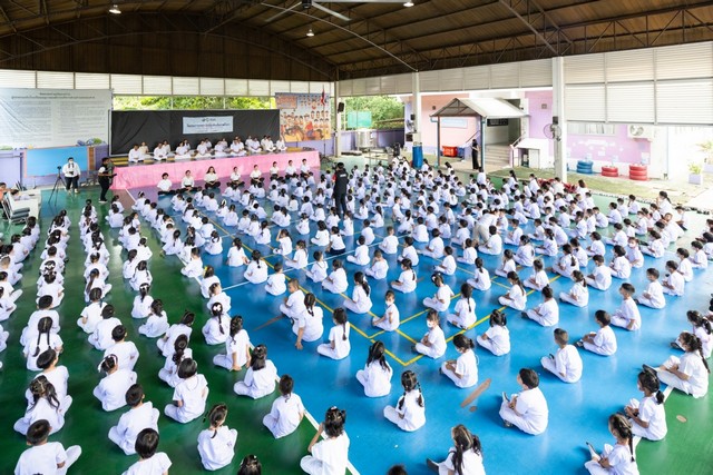 ปทุมธานี อบต.คลองสาม ร่วมสร้างสันติภาพโลก กับโครงการสมาธิเพื่อสันติภาพ รวมใจนั่งสมาธิ 1 ล้านคน