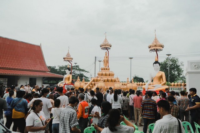 สุโขทัย-วัดแทบแตกชาวบ้านร่วมพิธีปลุกเสกตะกรุดปลดหนี้ รุ่น15 เสาร์5