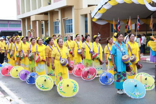 สตูล สำนักงานเทศบาลเมืองสตูล จัดพิธีแห่ต้นเทียนพรรษาและผ้าอาบน้ำฝน เนื่องในเทศกาลวันอาสาฬหบูชาและเข้าพรรษา ประจำปี 2566