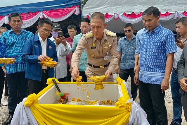 ชลบุรี-รองผู้ว่าชลฯ เป็นประธานพิธียกเสาเอก โครงการบ้านมั่นคงเมืองพลูตาหลวง