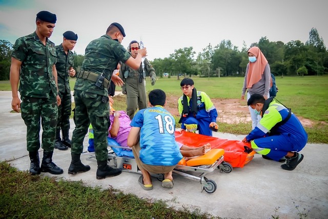 กระบี่-ชุดSKY DOCTOR ศูนย์นเรนทร อันดามัน ร่วมกับทัพเรือภาค 3 และร.15 พัน 1 นำทีมบินลัดฟ้า รับผู้ป่วยฉุกเฉินต้องเข้ารับการรักษาเร่งด่วน จากอำเภอคลองท่อม จังหวัดกระบี่ บินตรงสู่จังหวัดภูเก็ต