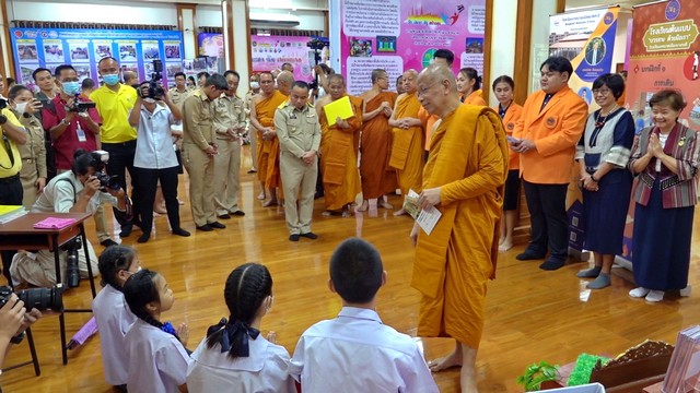 ปทุมธานี สมเด็จพระมหาวีรวงศ์ชื่นชมโครงการวัด ประชา รัฐ สร้างสุข 2หมื่นวัดทั่วประเทศเข้าร่วมโครงการฯ