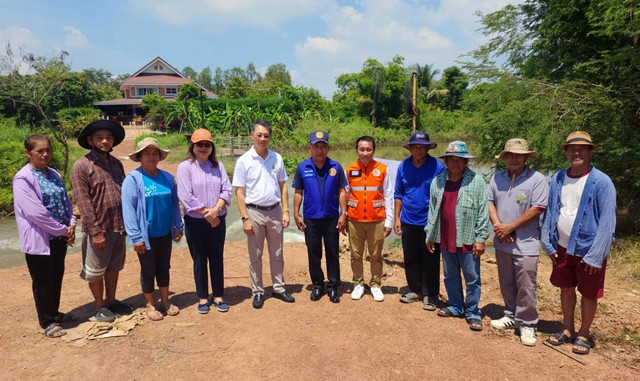 พิจิตร-ชาวนาร้องทุกข์น้ำท่วมคันคลองแตกวอนวินัยส.ส.พิจิตรเขต2ช่วยประสานกระทรวงเกษตร สร้างทรบ. 