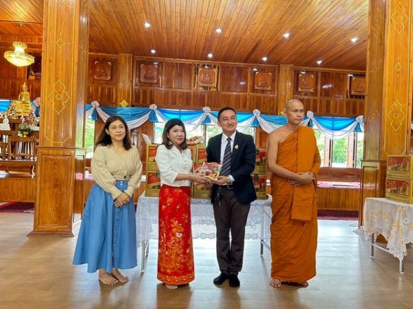 ฉะเชิงเทรา-“วัดโพนงามจัดพิธีบำเพ็ญกุศลฯ อุทิศถวายบูรพาจารย์และอุทิศแด่ผู้มีอุปการคุณ พร้อมทั้งมอบขนมให้แก่โรงเรียนในพื้นที่อำเภอสนามชัยเขต”