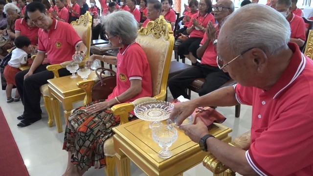 ชมรมข้าราชการบำนาญมหาดไทยภาคใต้ ทำบุญใหญ่ อุทิศส่วนกุศลให้สมาชิกผู้ล่วงลับ พร้อมมอบเงินจำนวนหนึ่งเพื่อบูรณะอุโบสถอีกด้วย