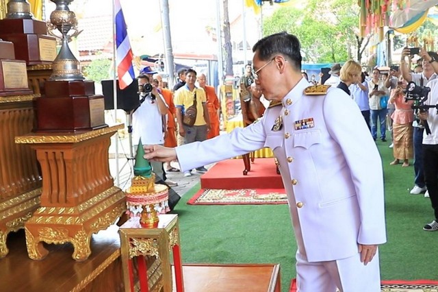 ลพบุรี ชาวอำเภอบ้านหมี่ จังหวัดลพบุรี จัดขบวนอัญเชิญถ้วยพระราชทานการแข่งขันการชกมวย “THAI FIGHT” เศรษฐีเรือทอง วัดพุน้อย ยิ่งใหญ่ตระการตา