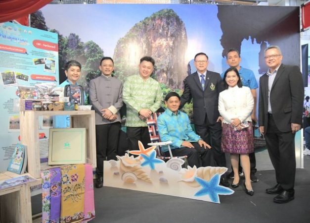 รองผู้ว่ากระบี่เปิดงานโครงการ Roadshow and Consumer Fair Andaman สินค้าชุมชนและบริการท่องเที่ยวของเครือข่ายการท่องเที่ยวระดับประเทศ