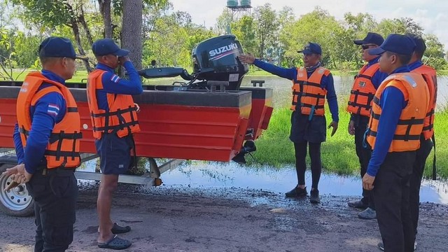 (สรินทร์)นพค.54 เตรียมความพร้อมกำลังพลและยุทโธปกรณ์ เพื่อช่วยเหลือผู้ประสบอุทกภัย