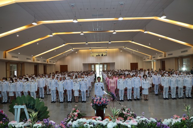 อยุธยา – ผู้ว่าราชการจังหวัดพระนครศรีอยุธยา นำหัวหน้าส่วนราชการและพสกนิกรทุกหมู่เหล่า ร่วมพิธีวางพวงมาลาถวายราชสักการะพระบาทสมเด็จพระจุลจอมเกล้าเจ้าอยู่หัว เพื่อน้อมสำนึกในพระมหากรุณาธิคุณ เนื่องใน “วันปิยมหาราช”