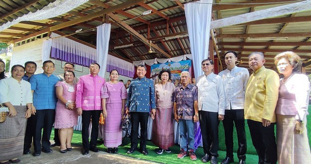 ตราด-ปลัดมหาดไทยนำคณะทอดผ้าป่าสามัคคี สร้างอุโบสถวัดสลักคอก