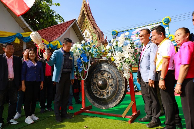 พิษณุโลก อบจ.พิษณุโลก เปิดงานประเพณีแข่งเรือยาว ประจำปี 2566 วัดห้วยแก้ว อ.บางกระทุ่ม